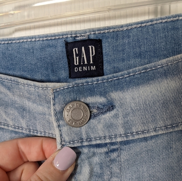 Like-New Gap Best Girlfriend Light Wash Jeans Women's Size 26 - Picture 2 of 5